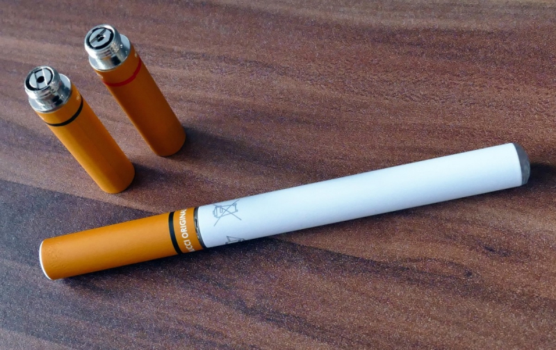 e-cigarette-SAORGE-min_electronic_cigarette_e_cigarette_nicotine_vapor_vaporizer_smoke_tobacco-663282